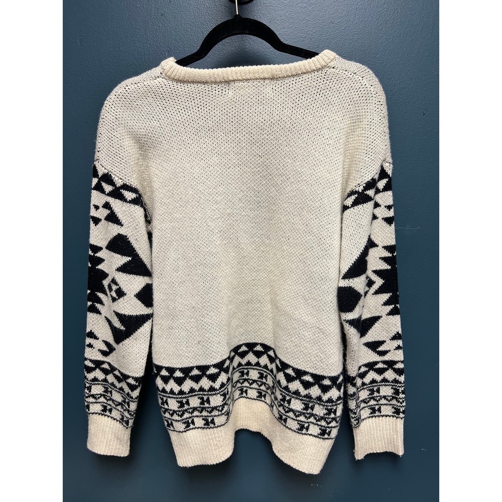 Beautiful Aztec Sweater - Picture 6 of 7